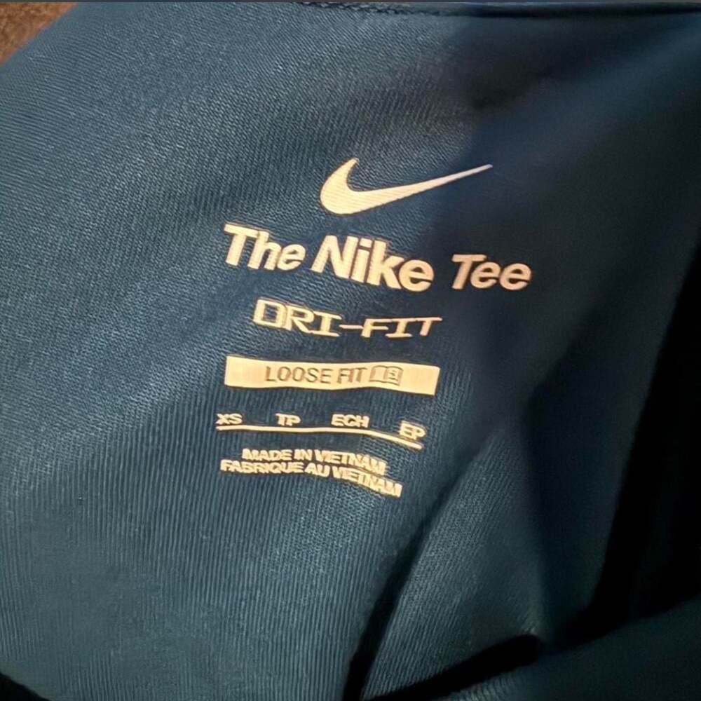 Nike Women's Dri-FIT 'It's a Whole New Ballgame' Basketball Graphic T-Shirt - Picture 3 of 3